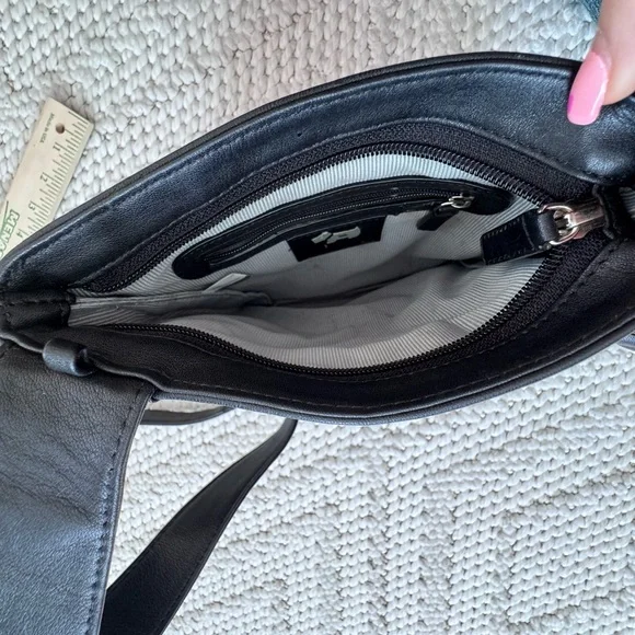 Radley London Small Black Leather Crossbody Bag - Picture 6 of 8